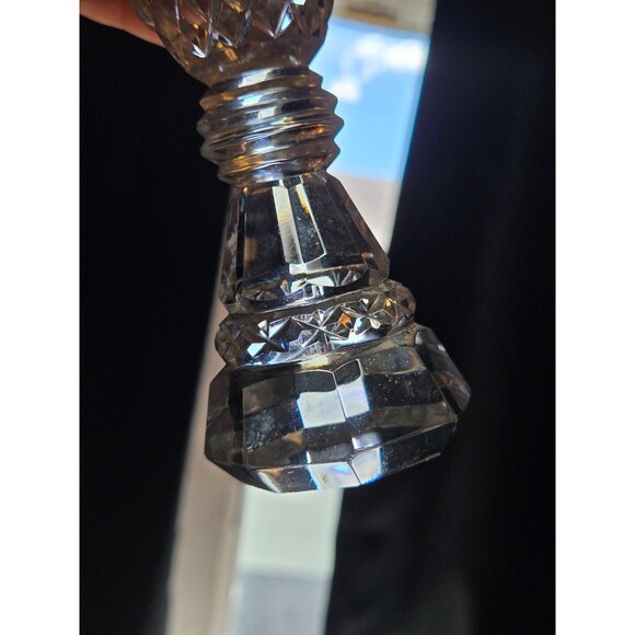 Vintage Set of Crystal Pedestal Salt & Pepper Shakers With Prism Bottom - Picture 4 of 7
